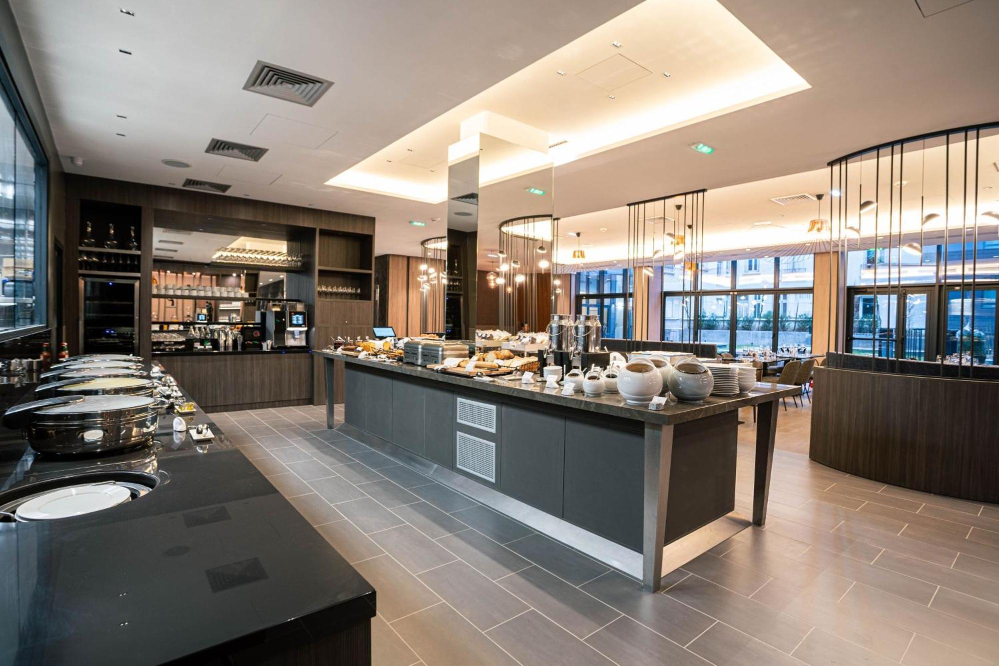Courtyard By Marriott Paris Porte De Versailles Исси-ле-Мулино Экстерьер фото