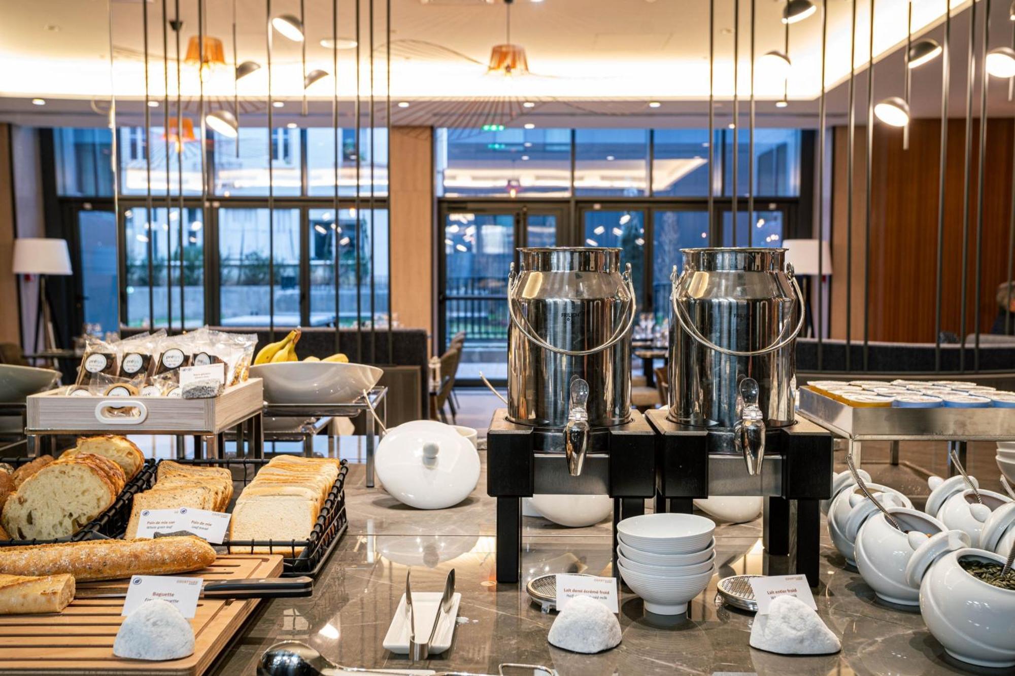 Courtyard By Marriott Paris Porte De Versailles Исси-ле-Мулино Экстерьер фото
