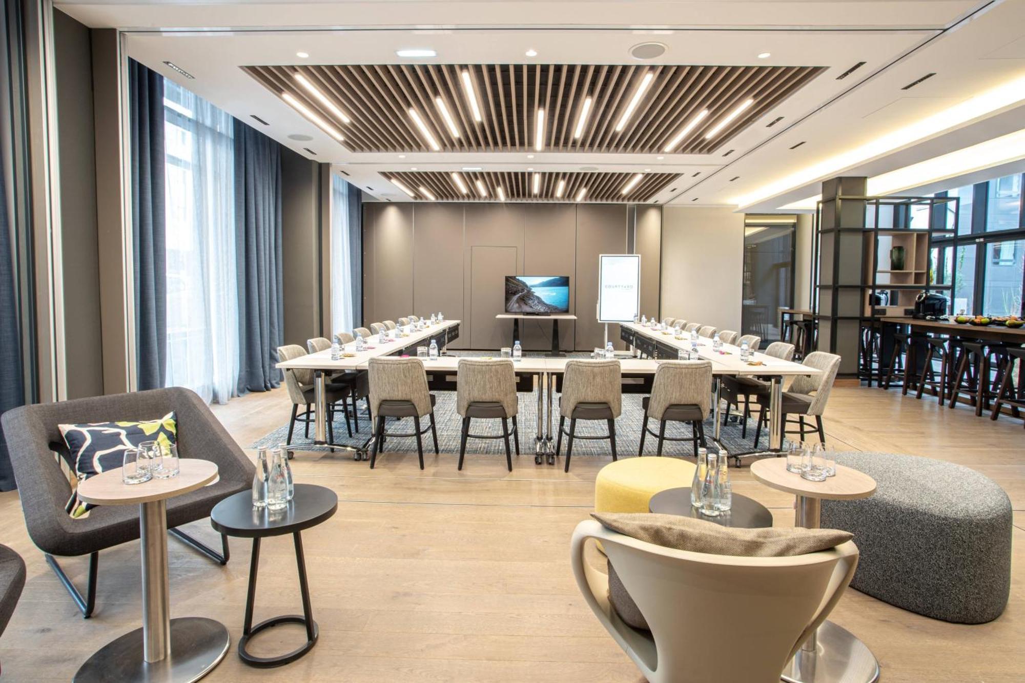 Courtyard By Marriott Paris Porte De Versailles Исси-ле-Мулино Экстерьер фото