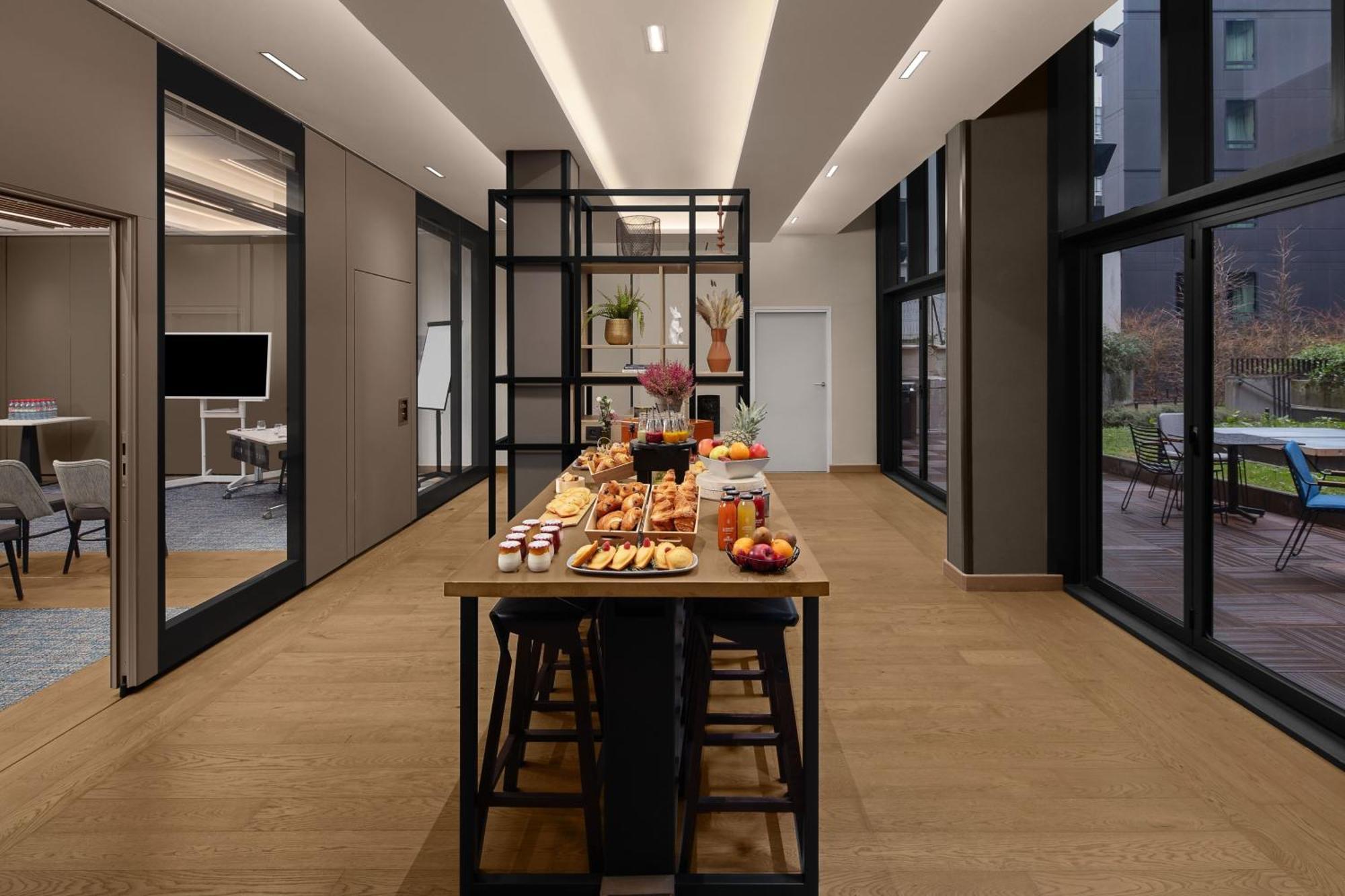 Courtyard By Marriott Paris Porte De Versailles Исси-ле-Мулино Экстерьер фото