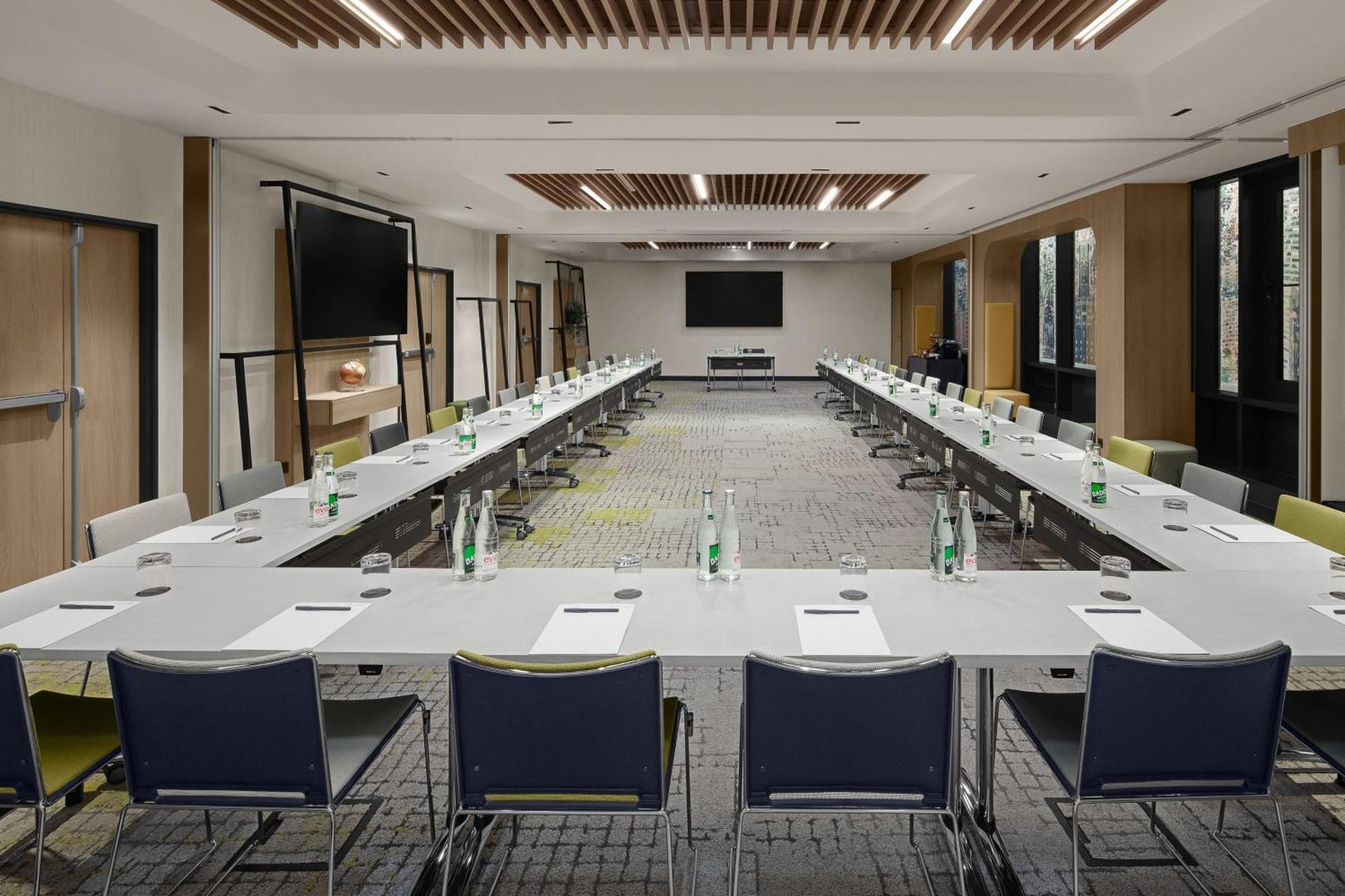 Courtyard By Marriott Paris Porte De Versailles Исси-ле-Мулино Экстерьер фото