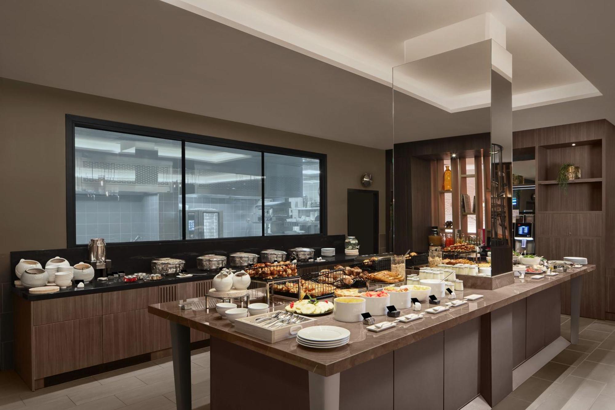 Courtyard By Marriott Paris Porte De Versailles Исси-ле-Мулино Экстерьер фото