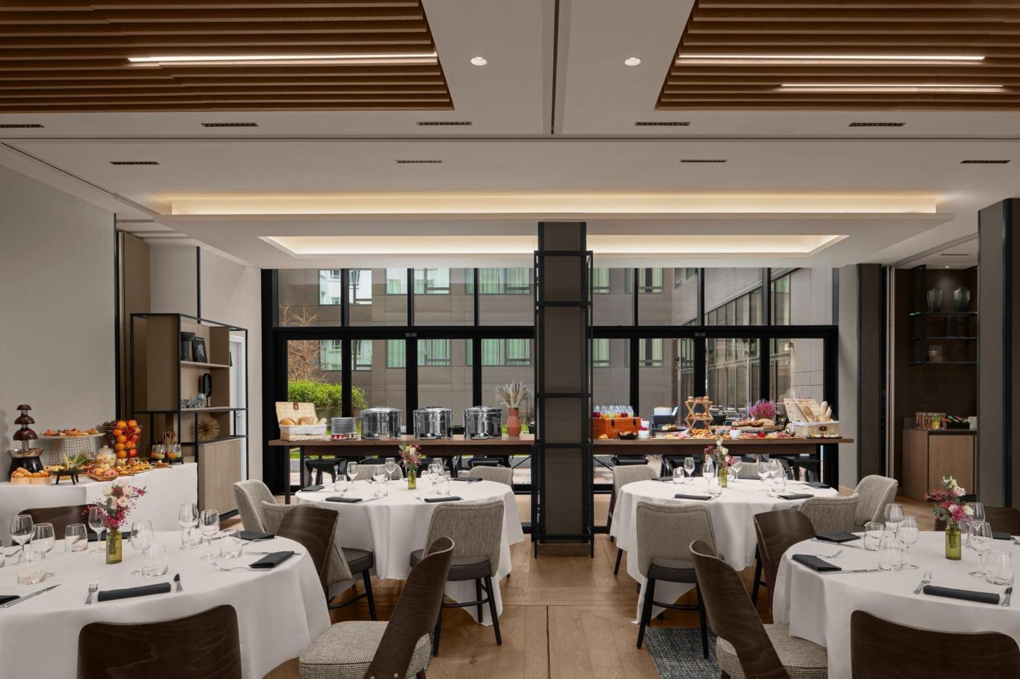 Courtyard By Marriott Paris Porte De Versailles Исси-ле-Мулино Экстерьер фото