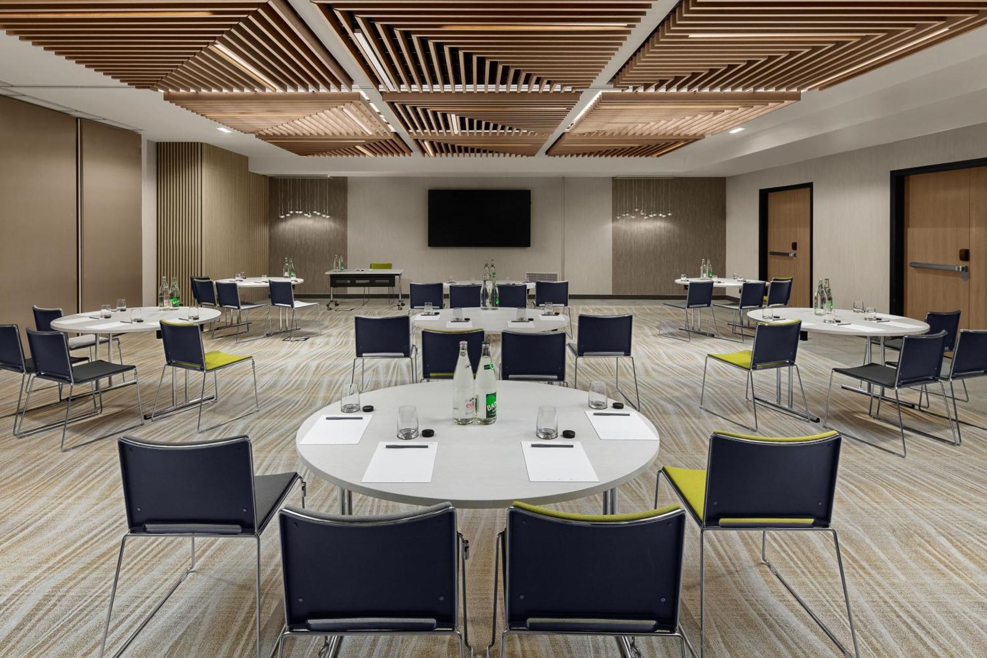 Courtyard By Marriott Paris Porte De Versailles Исси-ле-Мулино Экстерьер фото