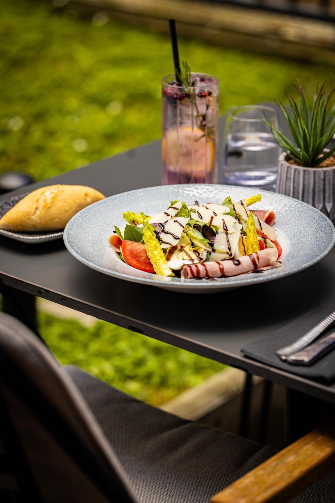 Courtyard By Marriott Paris Porte De Versailles Исси-ле-Мулино Экстерьер фото
