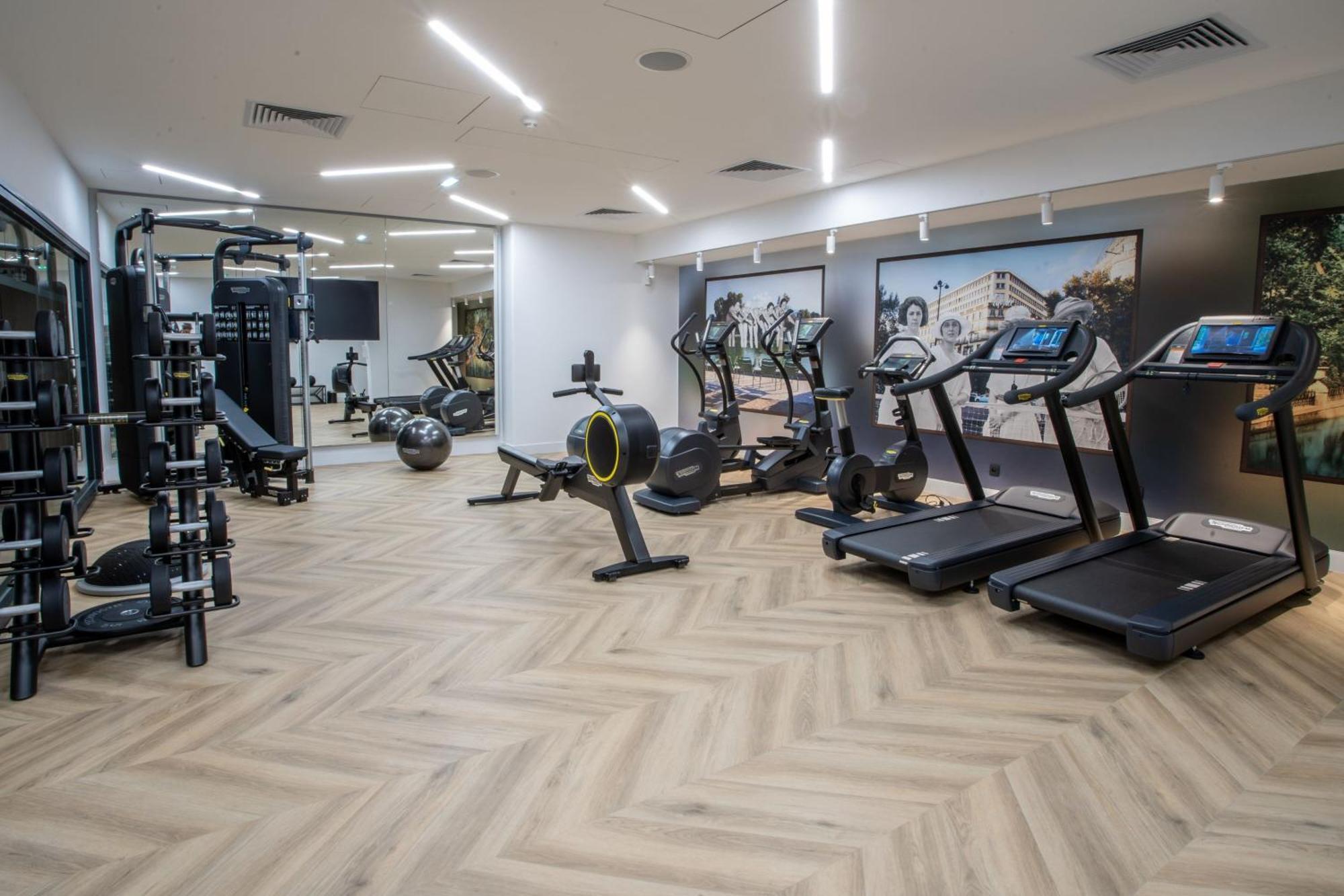 Courtyard By Marriott Paris Porte De Versailles Исси-ле-Мулино Экстерьер фото
