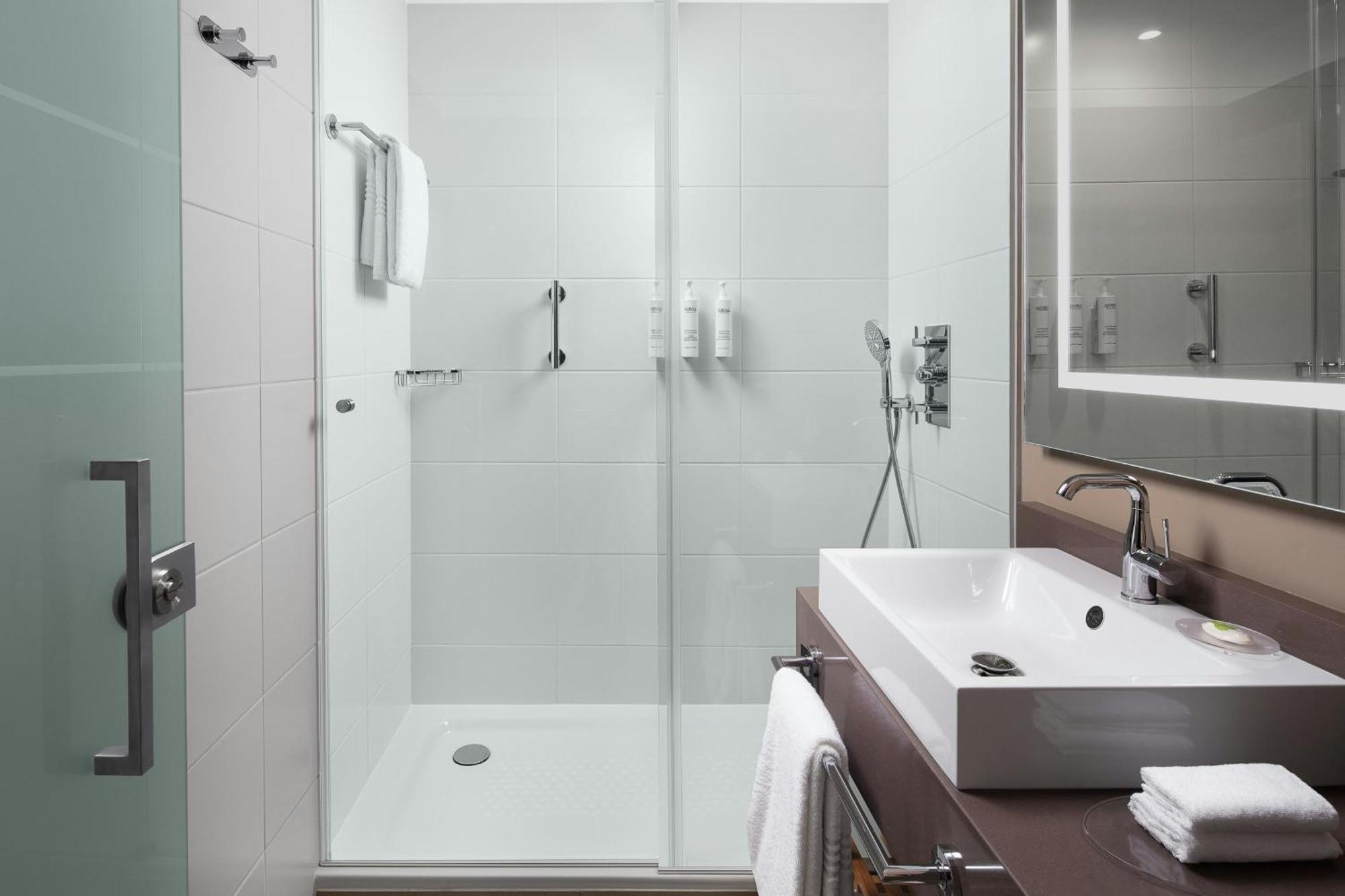Courtyard By Marriott Paris Porte De Versailles Исси-ле-Мулино Экстерьер фото