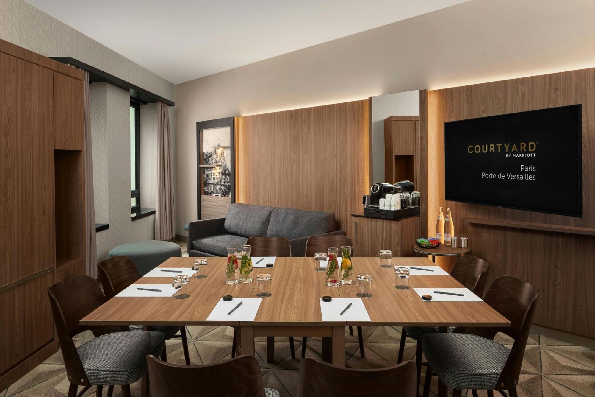 Courtyard By Marriott Paris Porte De Versailles Исси-ле-Мулино Экстерьер фото