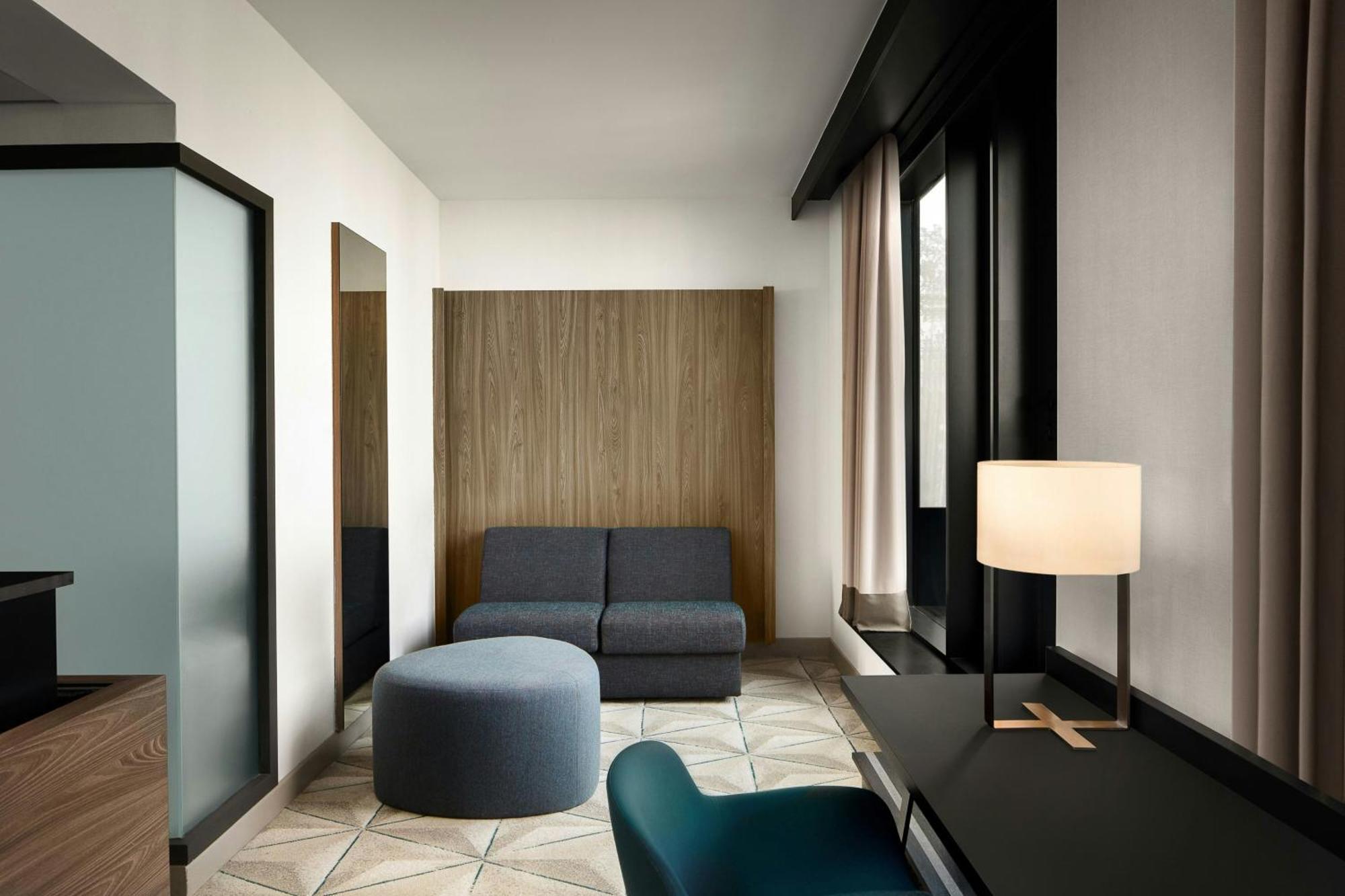 Courtyard By Marriott Paris Porte De Versailles Исси-ле-Мулино Экстерьер фото