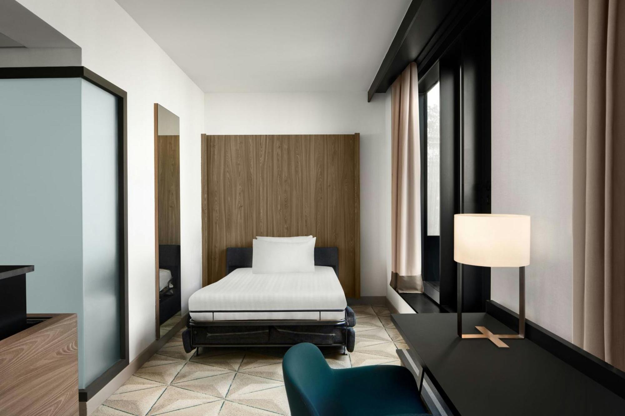 Courtyard By Marriott Paris Porte De Versailles Исси-ле-Мулино Экстерьер фото